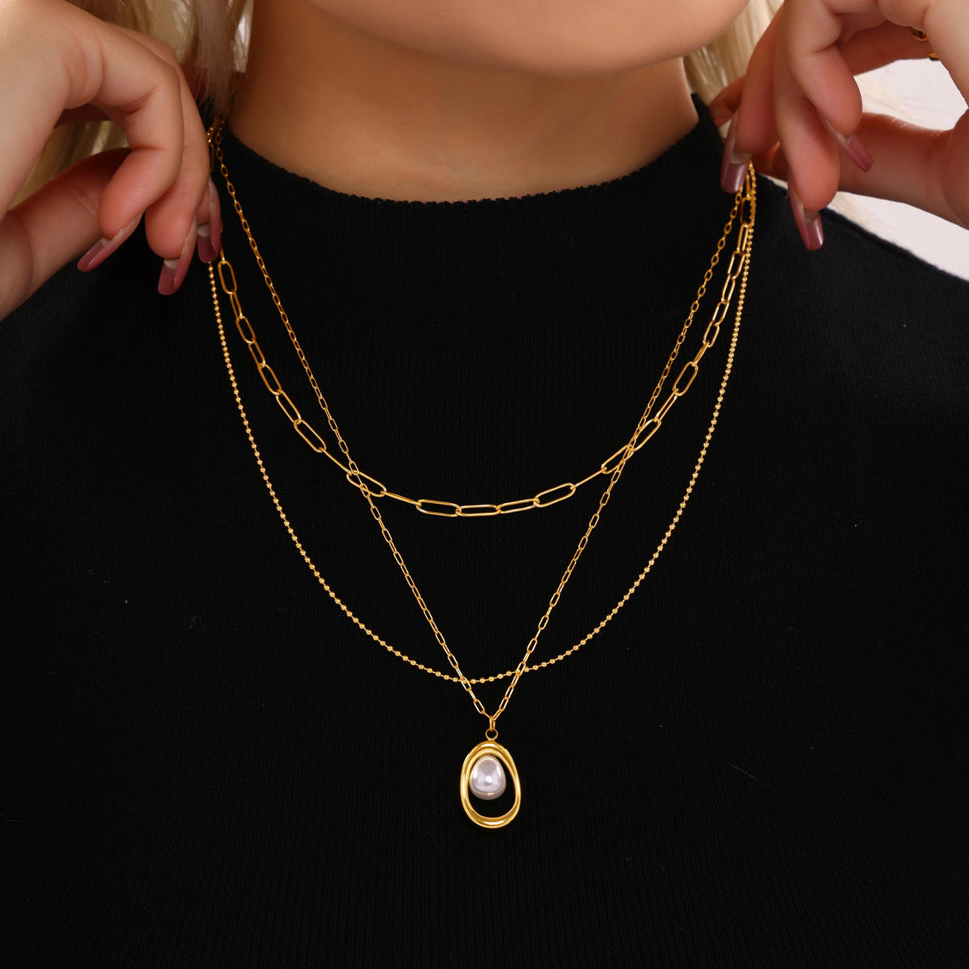 Stylish model wearing 316L stainless steel pearl necklace