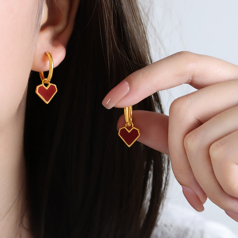 Romantic red heart pendant necklace in 18K gold plating, ideal for sensitive skin and everyday wear.