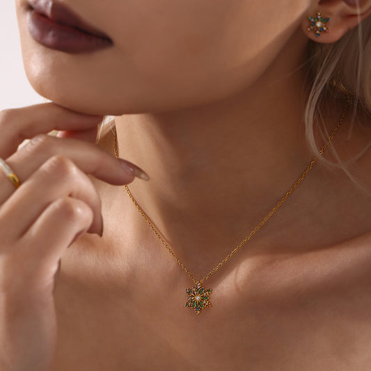 316L Stainless Steel 18K Gold PVD CNC Snowflake Zircon Pendant Necklace - CNC Snowflake, Zircon, Mixed Color, Gold, Minimalist Wholesale Stainless Steel Jewelry - Sensitive Skin Friendly - Detail 1