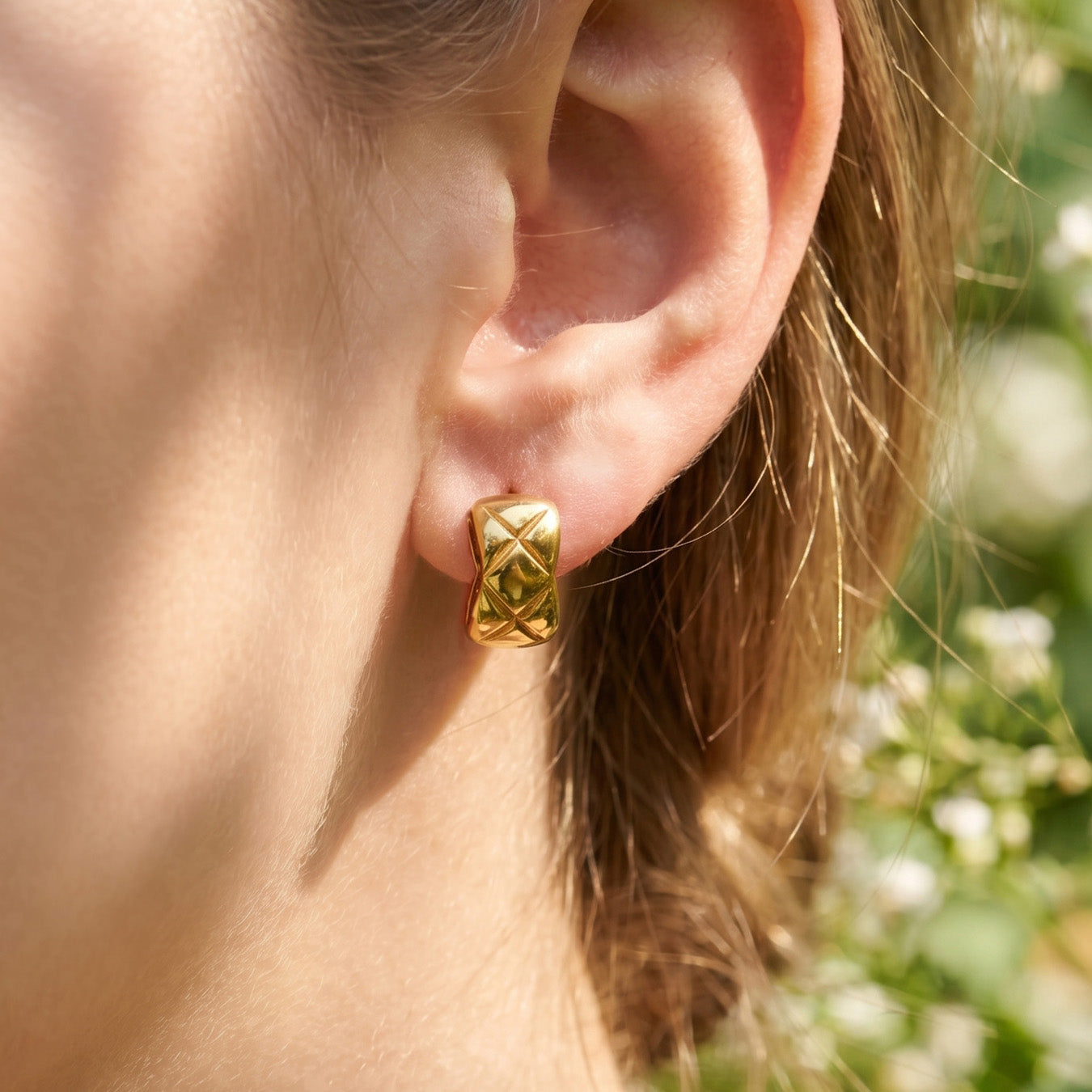 316L Stainless Steel 18K Gold PVD Elegant Diamond Pattern Earrings - Elegant Diamond Pattern, Gold Plating Wholesale Stainless Steel Jewelry - Sensitive Skin Friendly - Detail 9