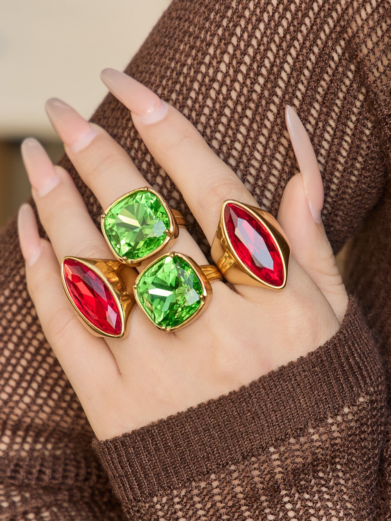 316L Stainless Steel 18K Gold PVD Red Green Glass Stone Light Luxury Ring - Red Green Glass Stone, 18K Gold PVD, Light Luxury Ring, Modern Style Wholesale Stainless Steel Jewelry - Sensitive Skin Friendly - Detail 2