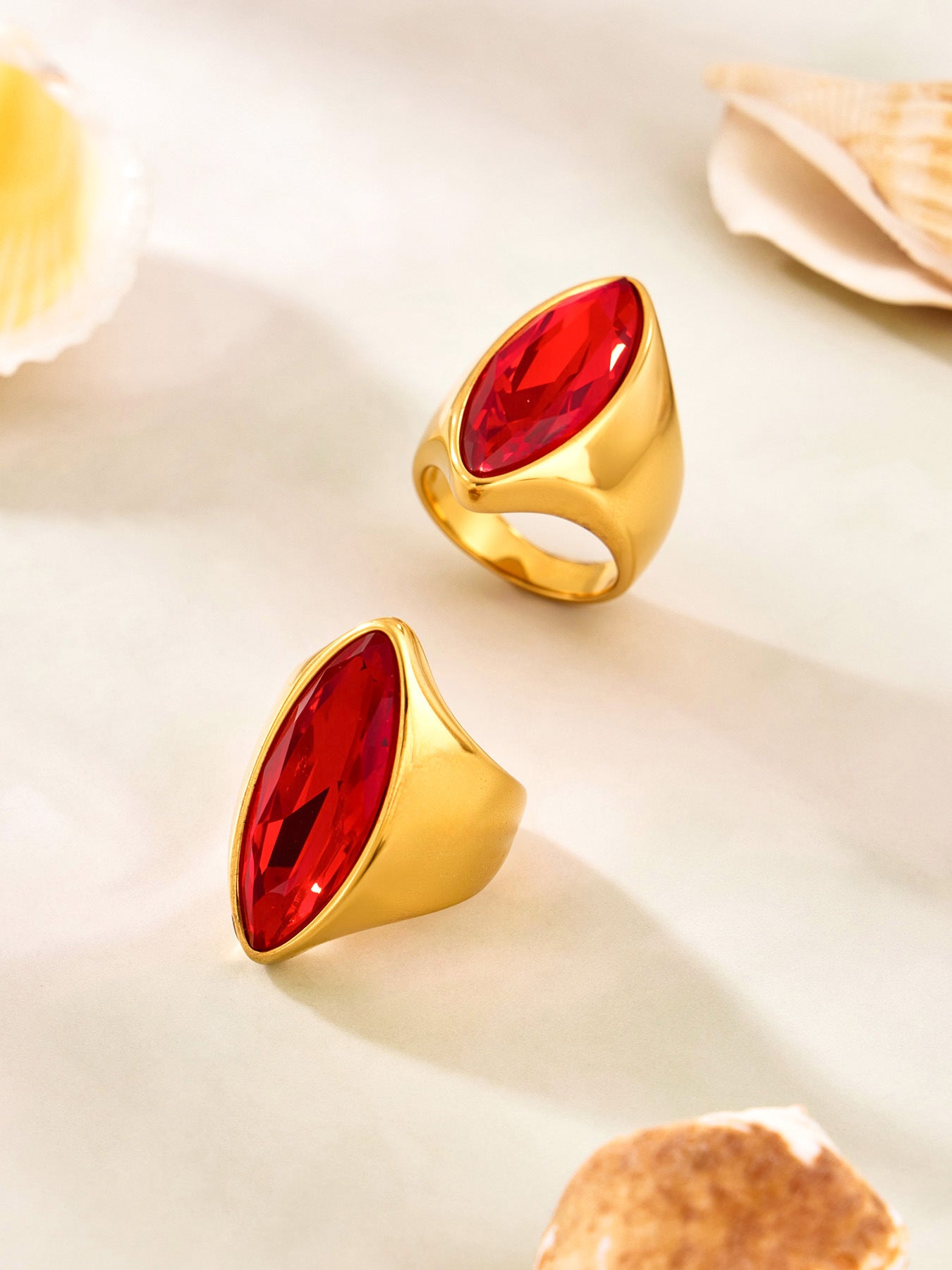 316L Stainless Steel 18K Gold PVD Red Green Glass Stone Light Luxury Ring - Red Green Glass Stone, 18K Gold PVD, Light Luxury Ring, Modern Style Wholesale Stainless Steel Jewelry - Sensitive Skin Friendly - Detail 3