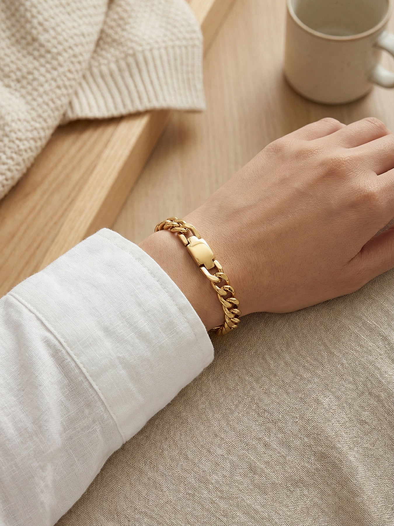 316L Stainless Steel U-clasp detail on Cuban chain bracelet, durable 18K gold PVD plating