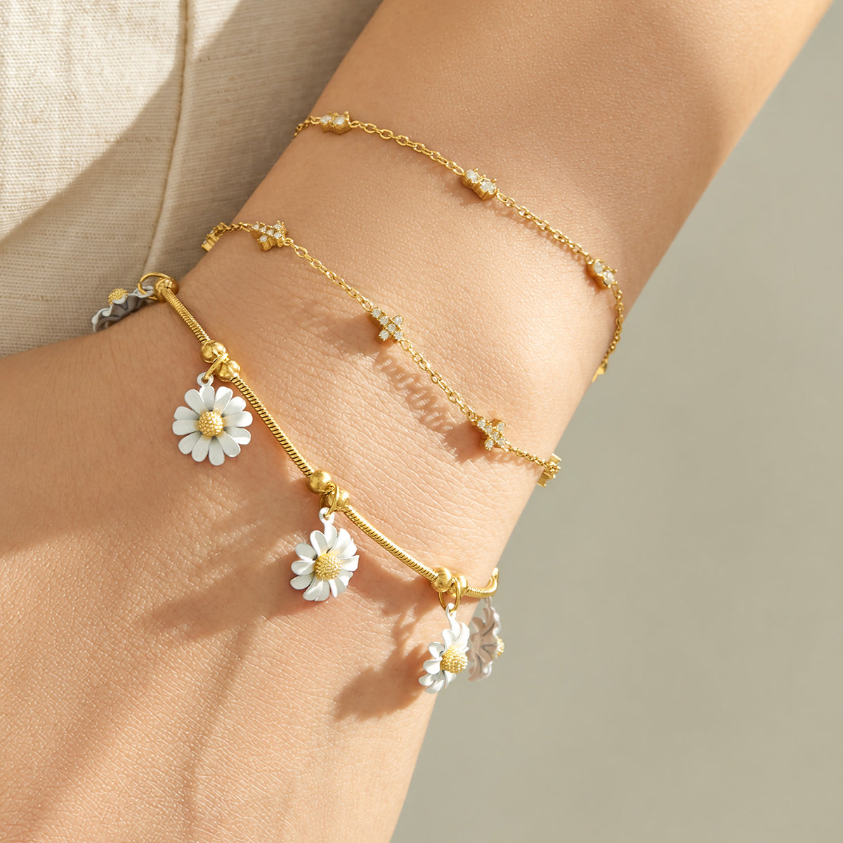 316L Stainless Steel 18K PVD Gold Daisy Bracelet made with 316L stainless steel and 18K PVD gold finish for wholesale jewelry buyers - image 4