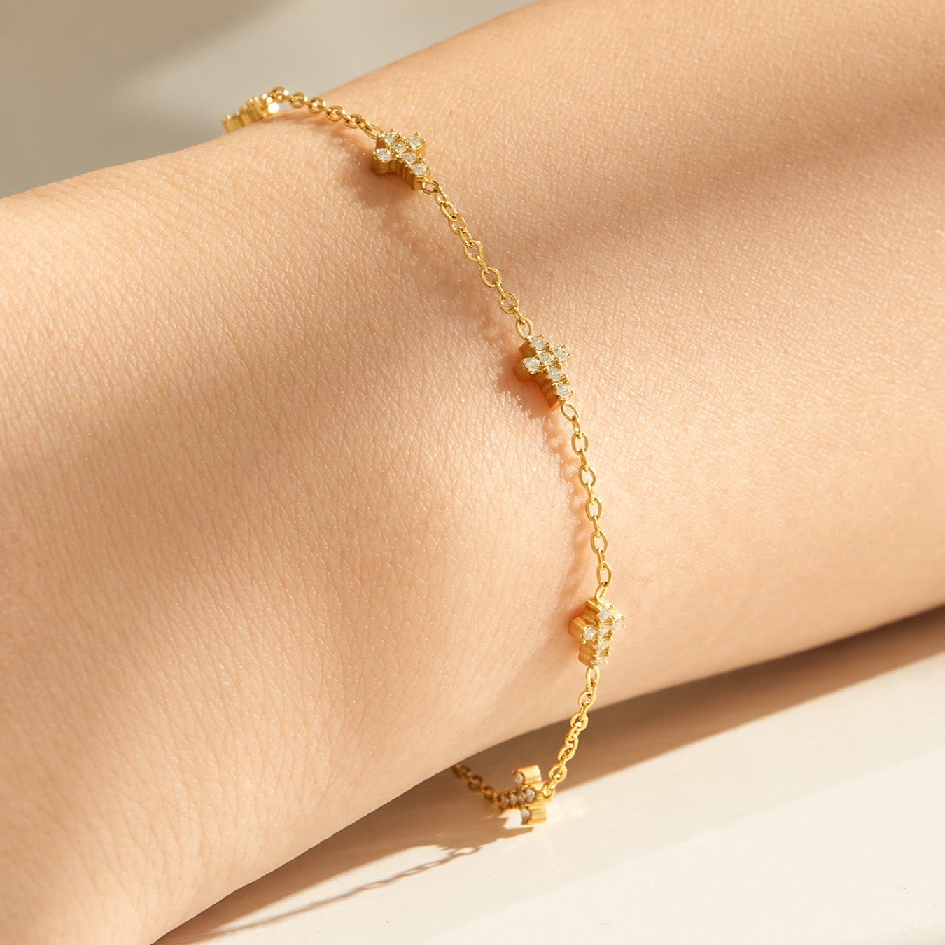 316L Stainless Steel 18K PVD Gold Daisy Bracelet made with 316L stainless steel and 18K PVD gold finish for wholesale jewelry buyers - image 9