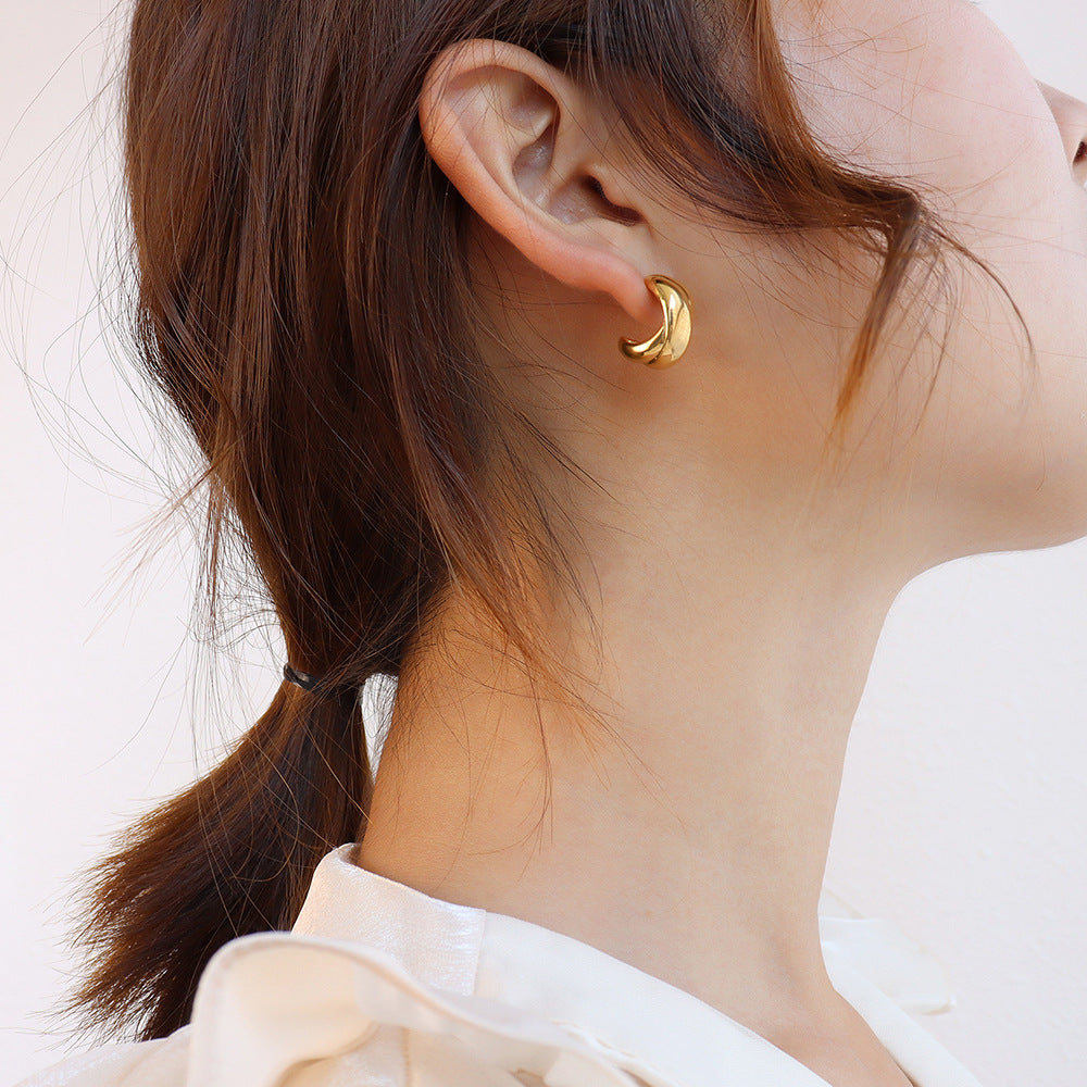 316L stainless steel 18K gold chunky hoop earrings minimalist design worn by model