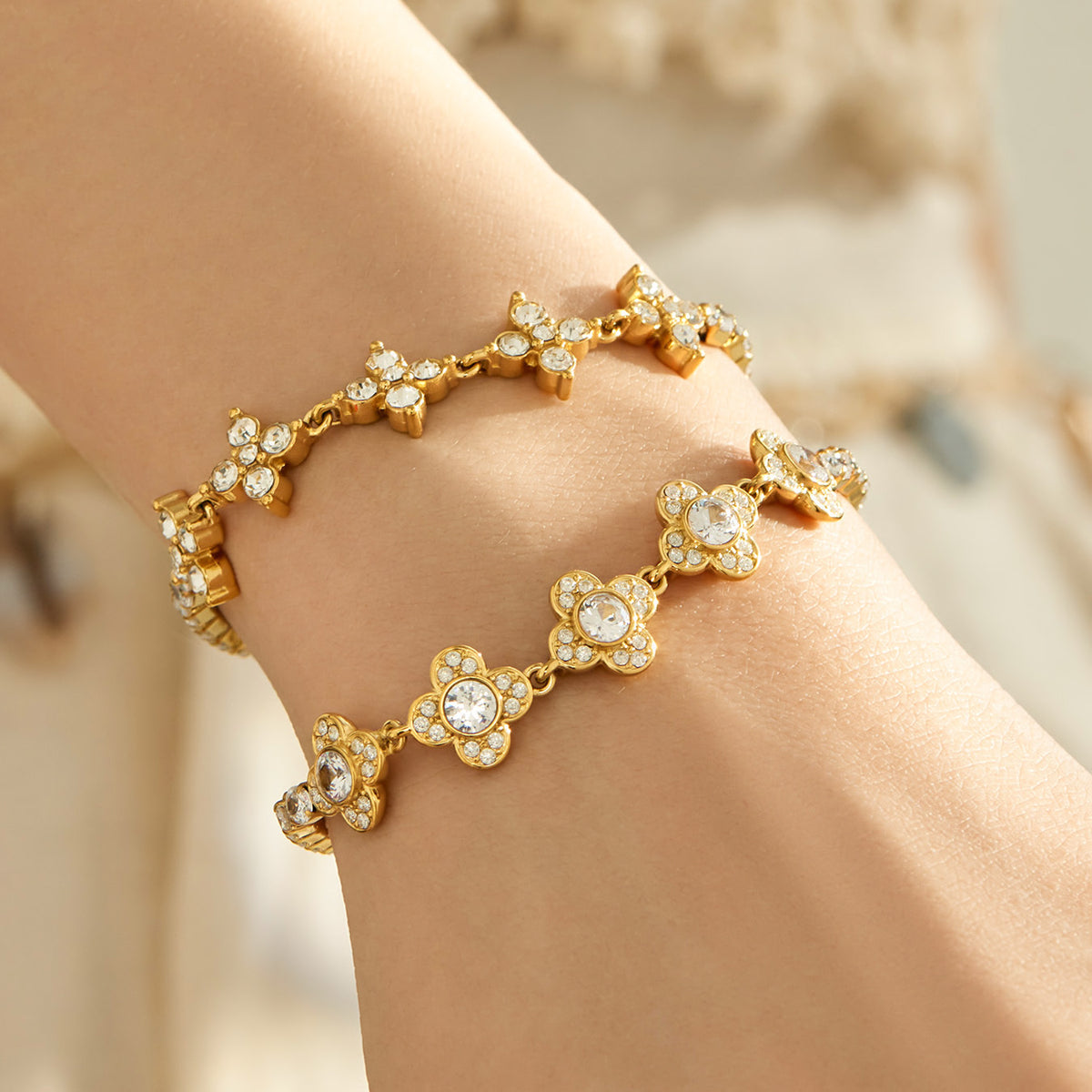 Clover Zircon Bracelet in Steel Color