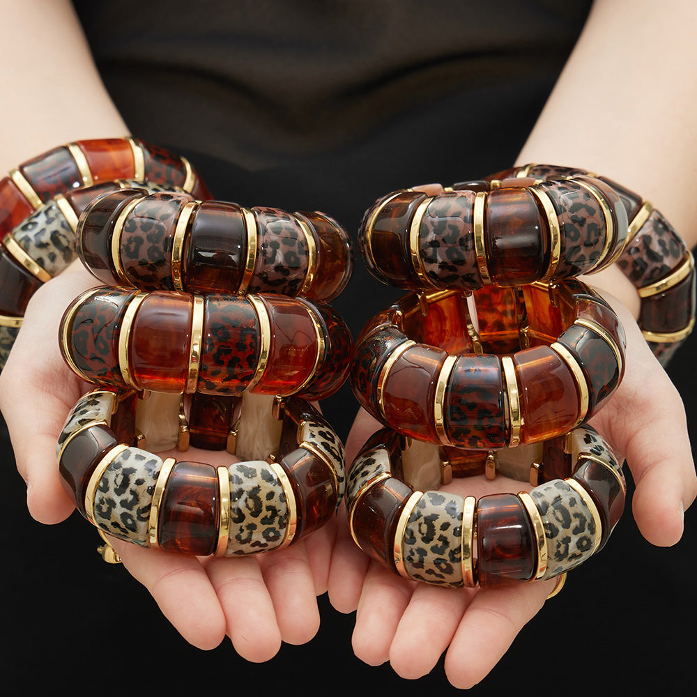 handheld display of 18k gold leopard print resin stainless steel bracelet set, bold fashion accessory