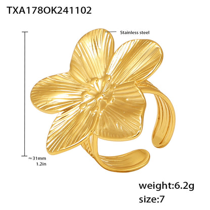 Gold 18k gold plated 3D flower ring: size 7 6.2g weight