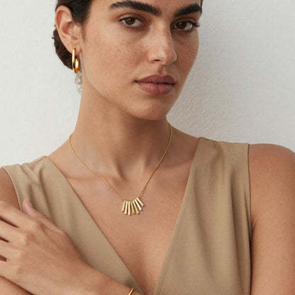 Minimalist 316L stainless steel gold necklace for daily wear and fashion styling
