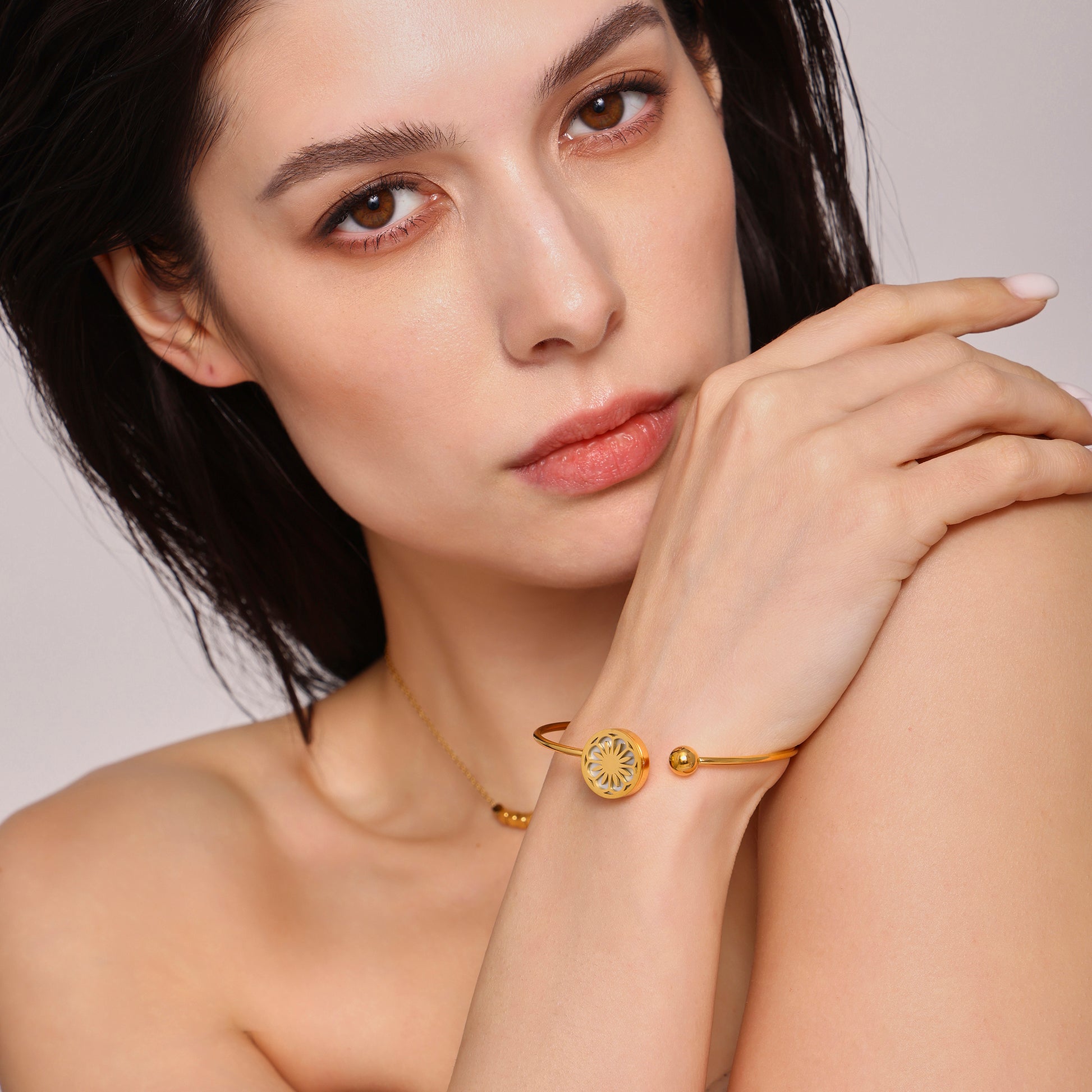 18k gold plated daisy sea shell stretch bangle: fairy style adjustable open design