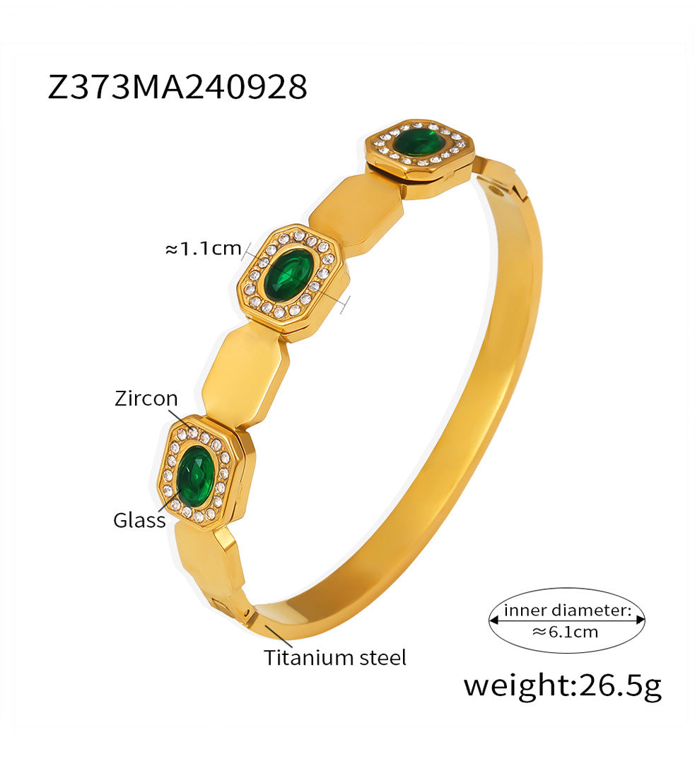 18K gold plated titanium steel bangle (Z373MA240928), square green zircon design, inner diameter 6.1cm, weight 26.5g