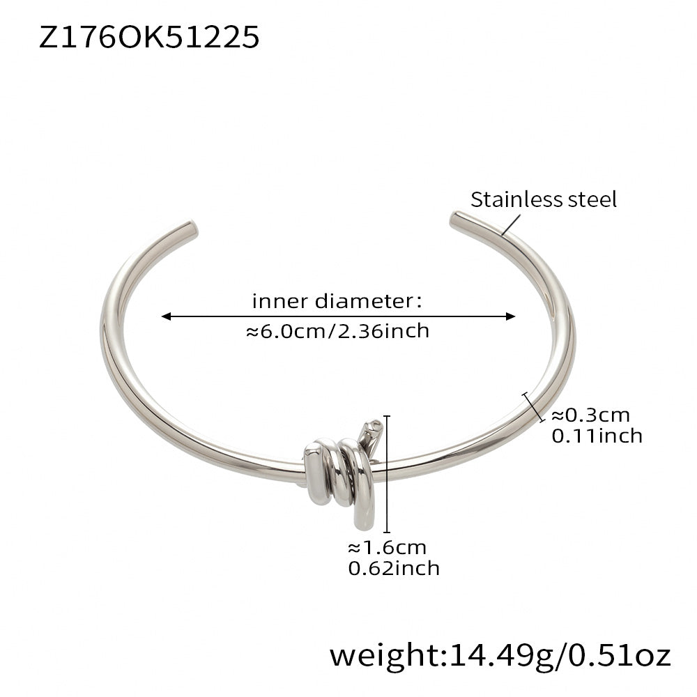 Silver 18k gold plated thin open bangle: 6.0cm inner diameter 14.49g weight coil detail