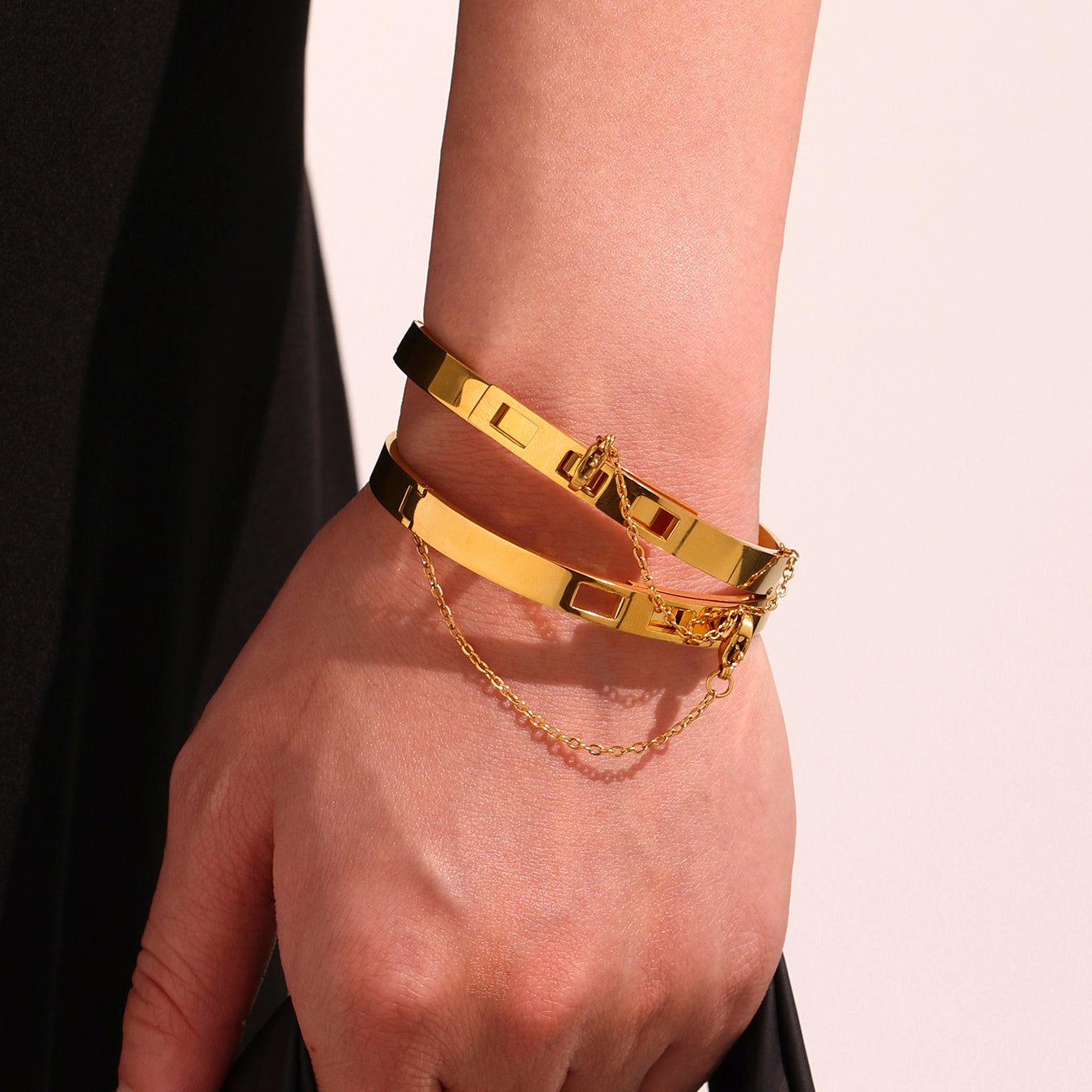 Model stacking 18K gold plated stainless steel chain clasp bracelets, luxury couples' accessory