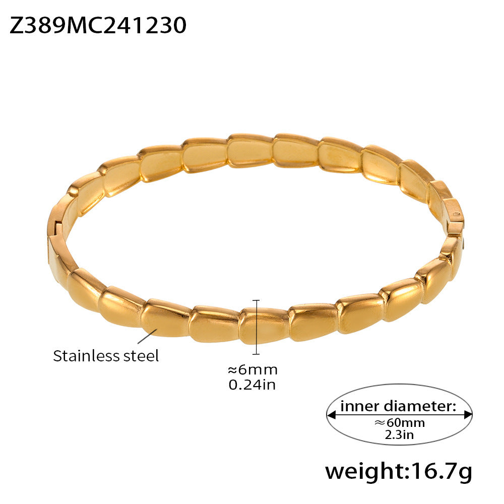 18K real gold PVD plated bangle (Z389MC241230), square segment design, inner diameter 60mm, weight 16.7g