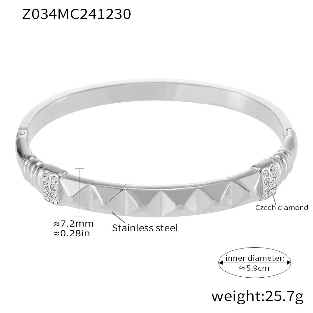 Silver stainless steel bangle (Z034MC241230), diamond pattern with Czech diamond, inner diameter 5.9cm, weight 25.7g