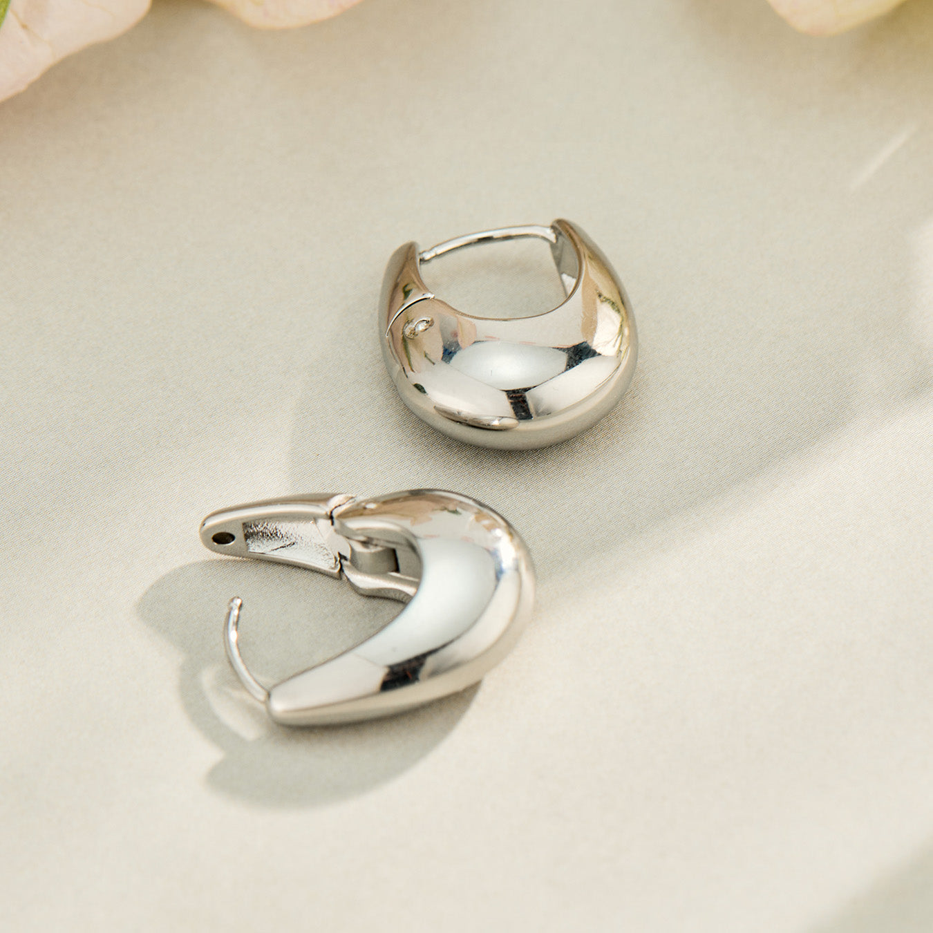 316L Stainless Steel 18K PVD Gold U-Shaped Earrings