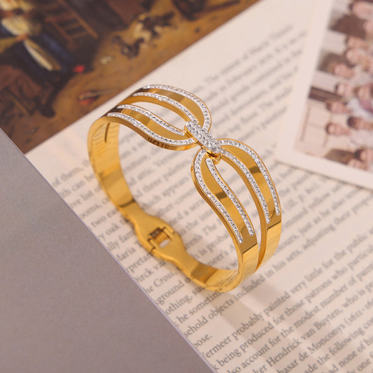 Close-up of the zircon detail on the bangle
