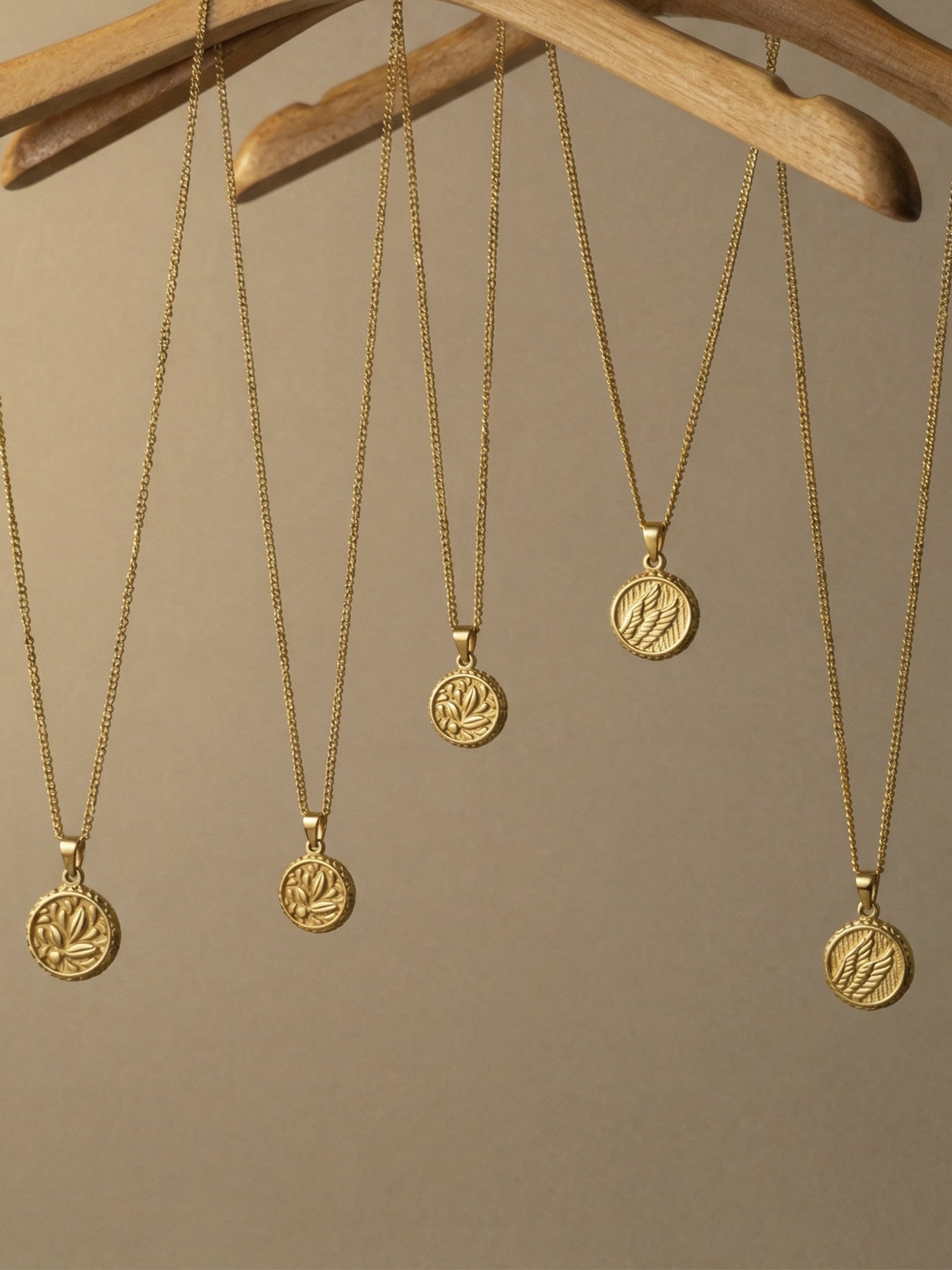 316L Stainless Steel 18K Gold Plated 3D Wing Relief Round Tag Pendant Necklace - Image 4