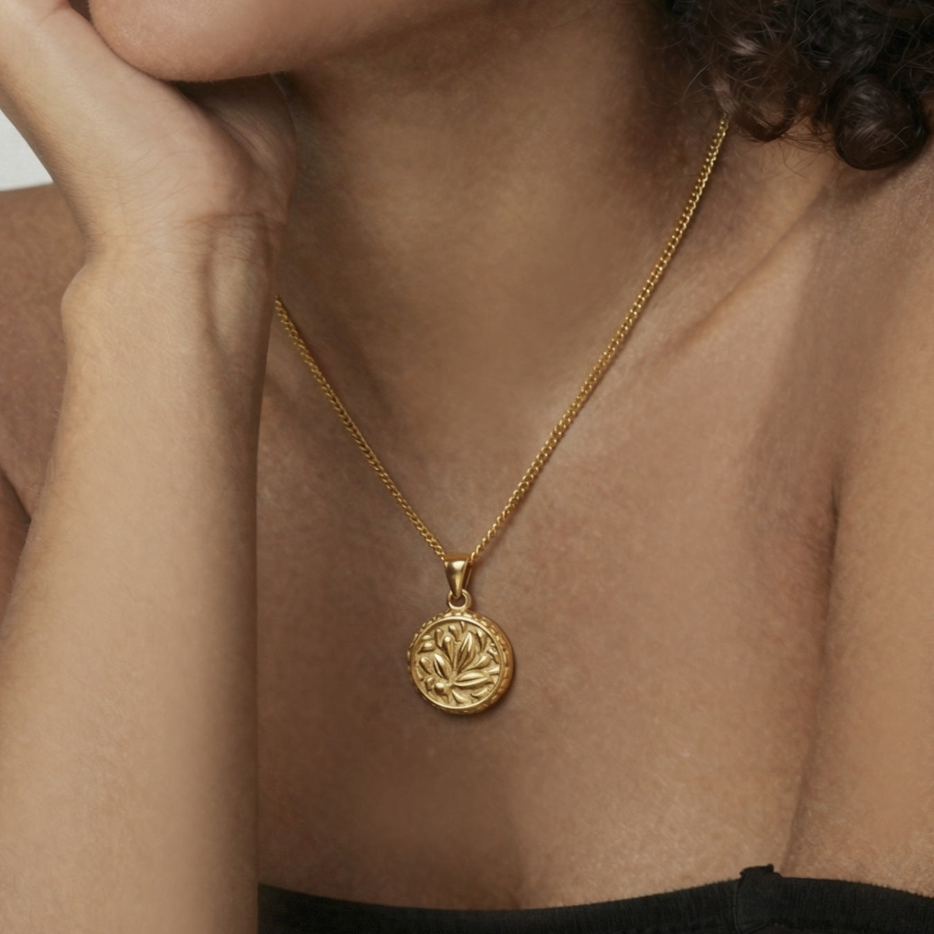 316L Stainless Steel 18K Gold Plated 3D Wing Relief Round Tag Pendant Necklace - Image 5
