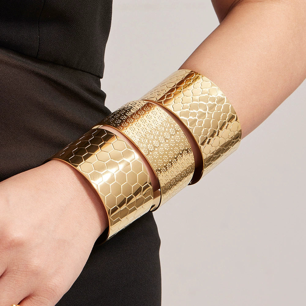 316L Stainless Steel 18K Gold Plated Bold Floral Pattern Adjustable Open Cuff Bracelet - Image 9