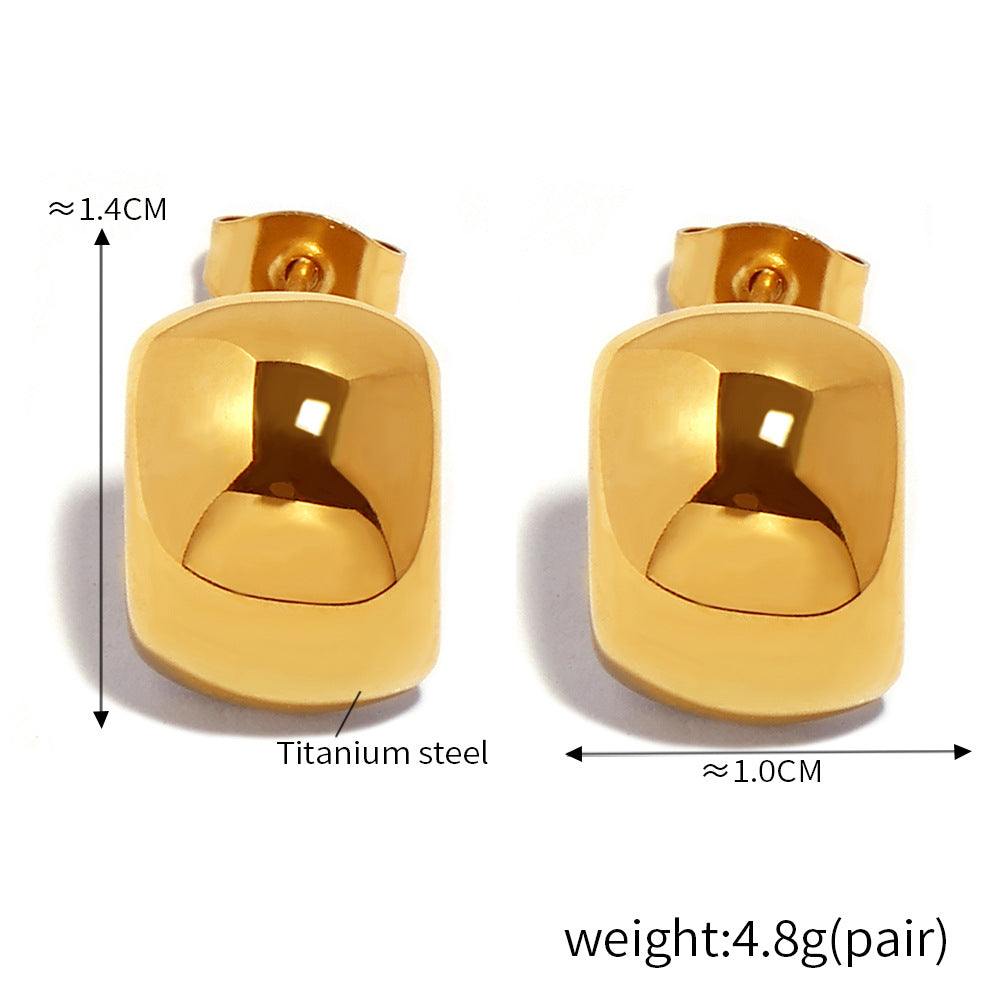 Size and weight measurements for the 18K gold plated 316L stainless steel chunky C-shape hoop earrings.
