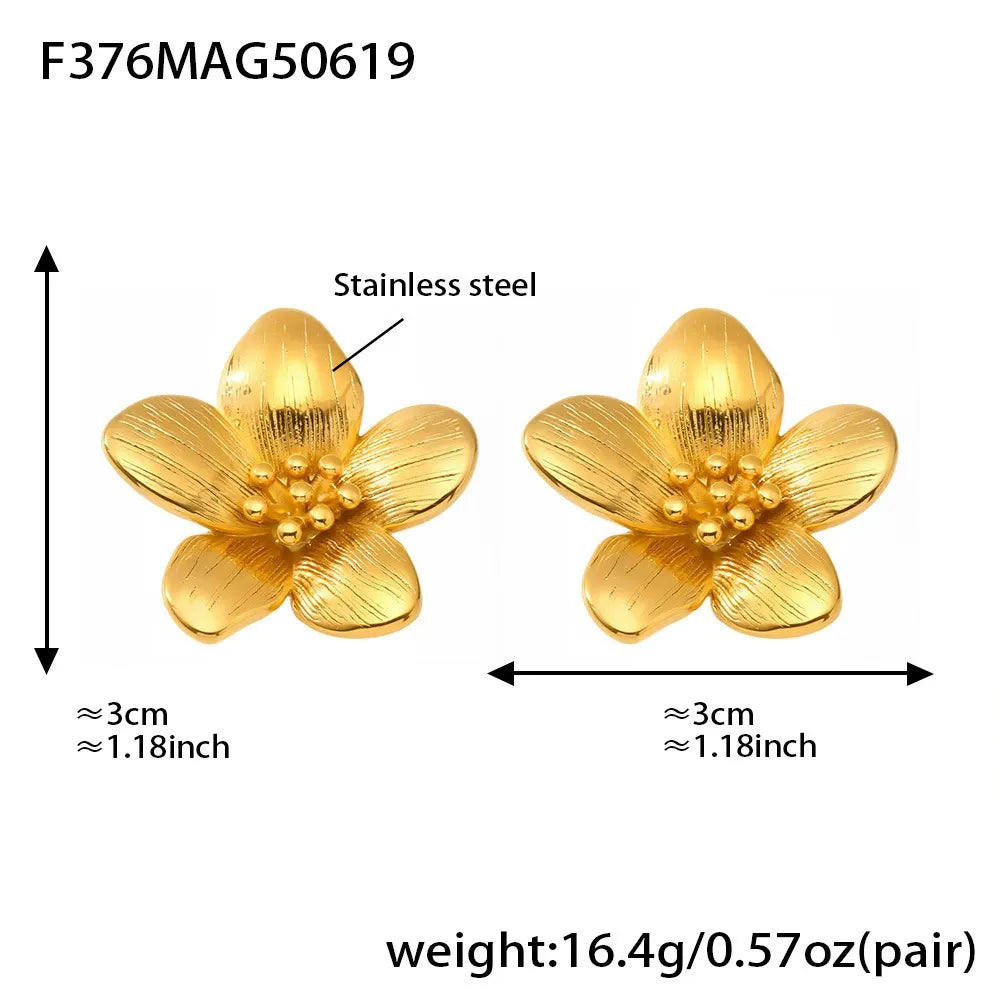 Size and weight measurements for the 18K gold plated 316L stainless steel sunflower stud hypoallergenic earrings.