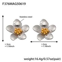 Product specifications and dimensions of the two-tone mixed metal flower stud earrings for jewelry wholesale.