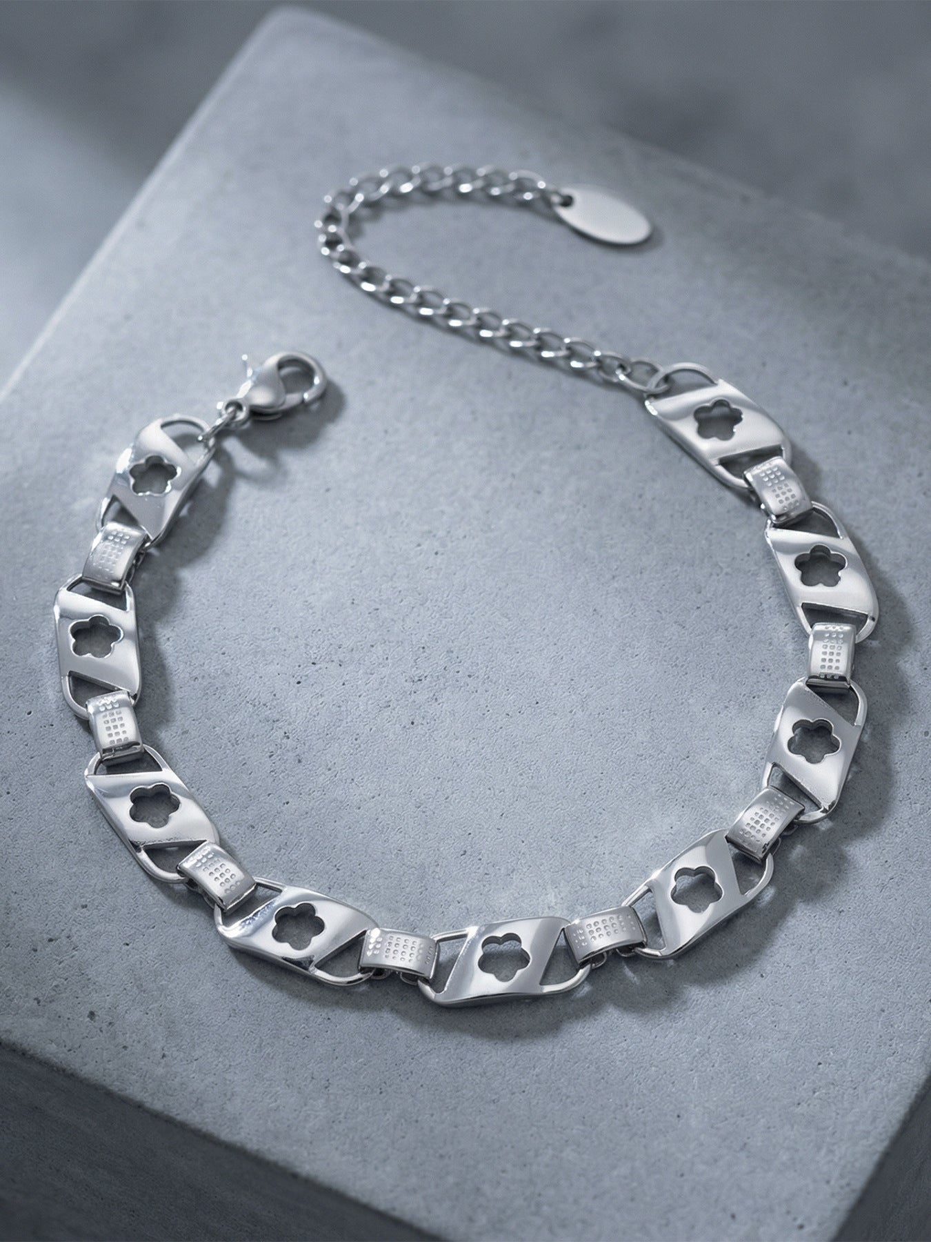 316L Stainless Steel 18K Gold Plated Cut-out Floral Bracelet - Image 4