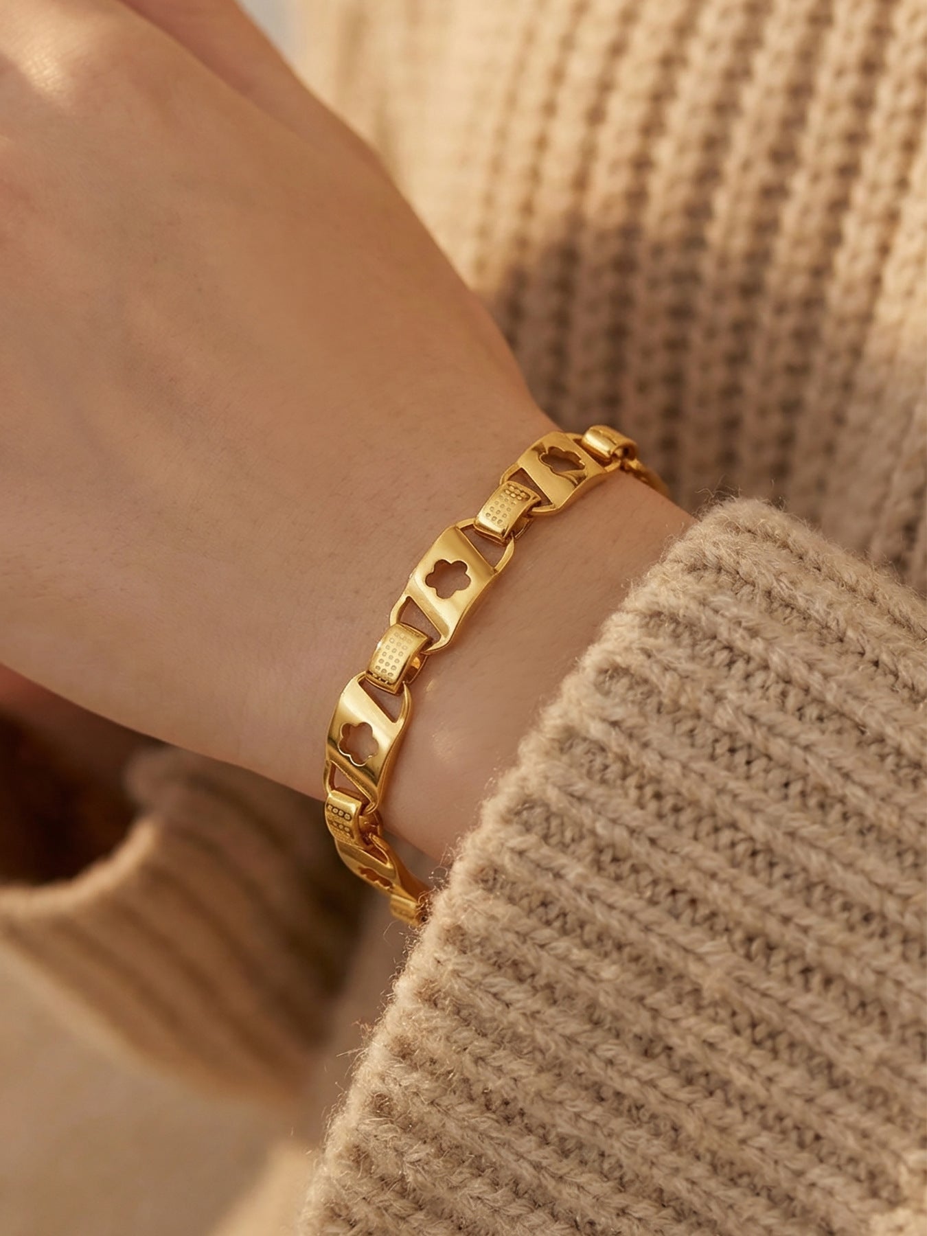 316L Stainless Steel 18K Gold Plated Cut-out Floral Bracelet - Image 6