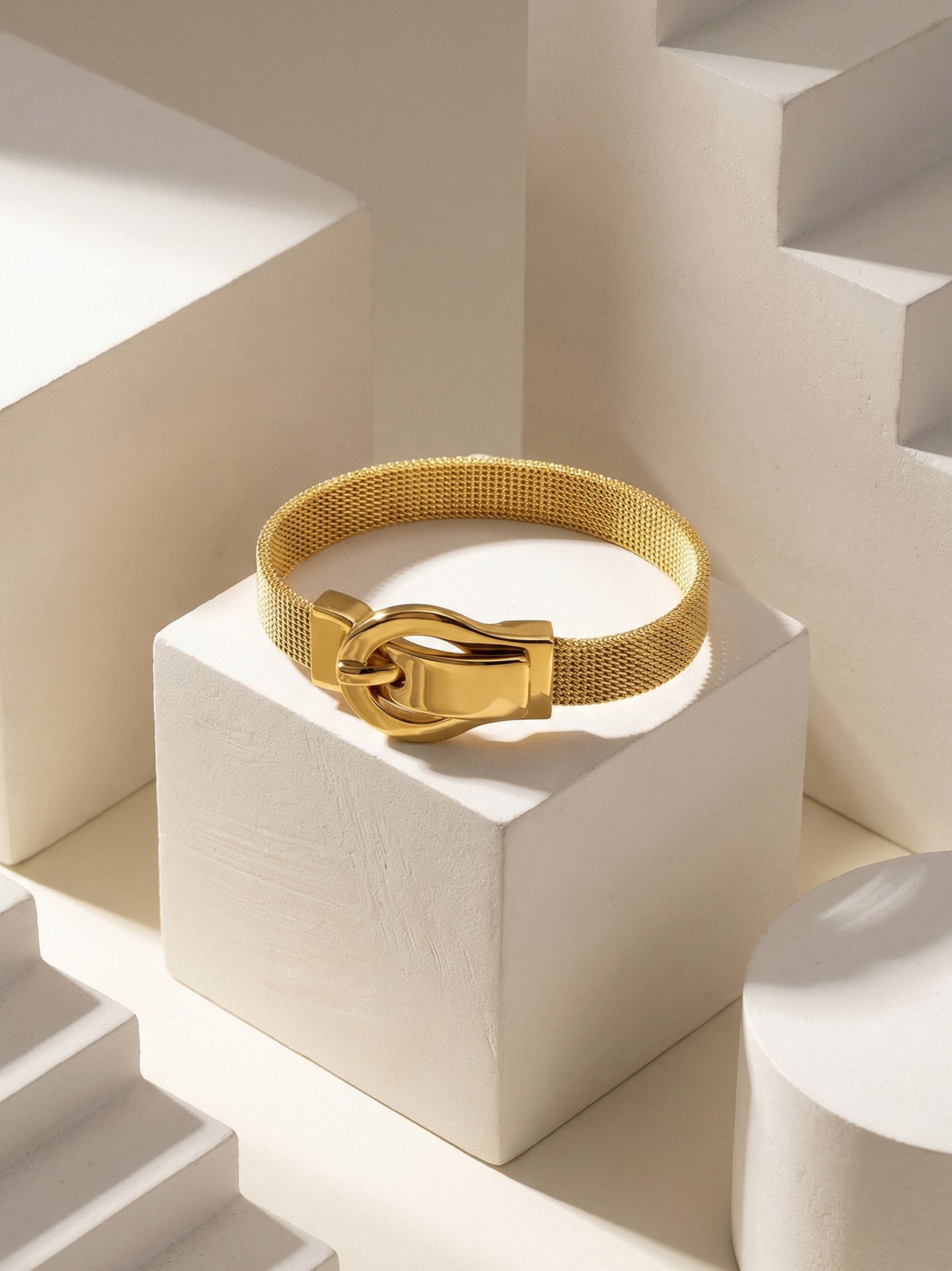 316L Stainless Steel 18K Gold Plated Elegant Magnetic Buckle Bracelet - Image 2