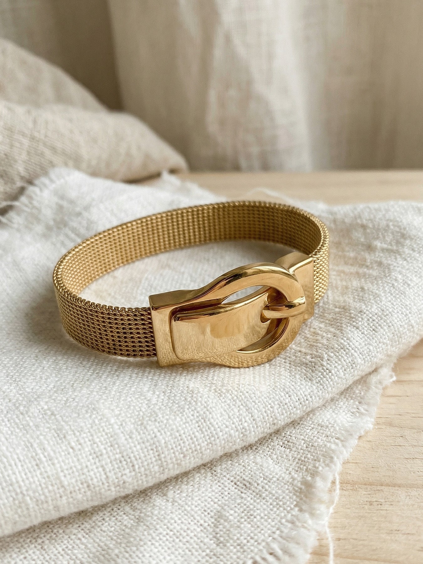 316L Stainless Steel 18K Gold Plated Elegant Magnetic Buckle Bracelet - Image 3