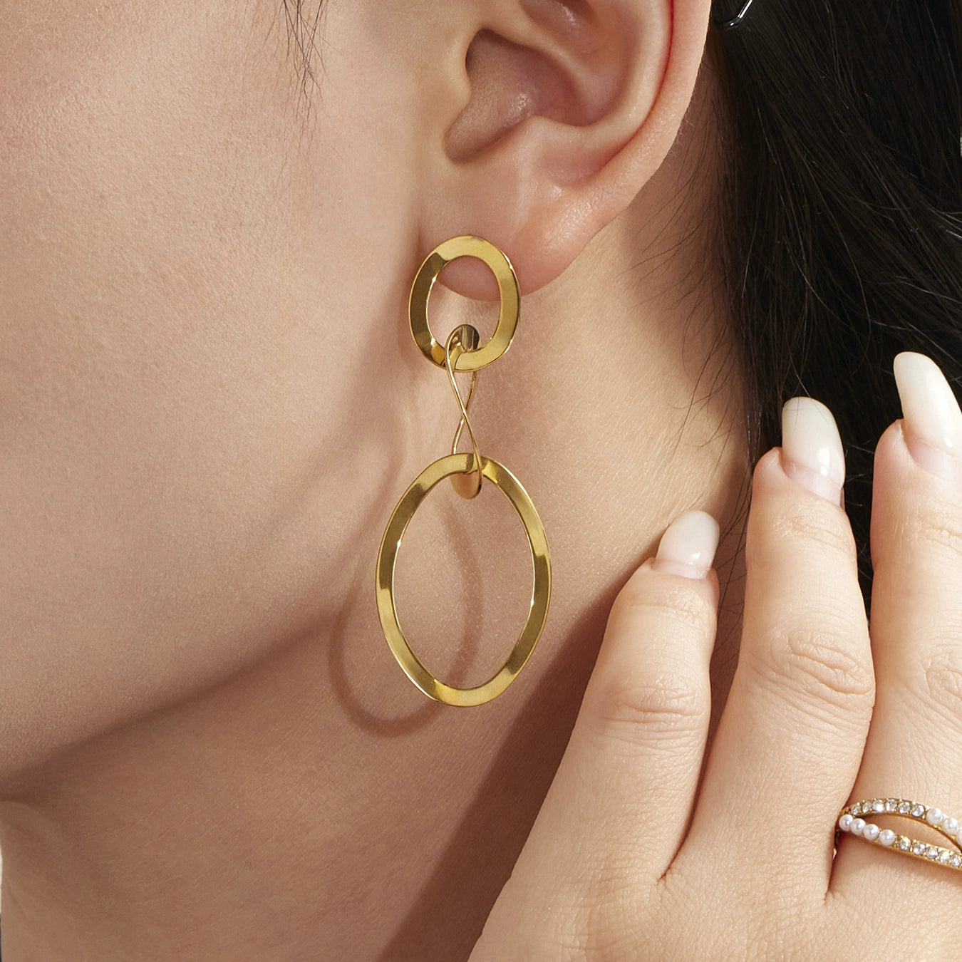 316L Stainless Steel 18K Gold Plated Geometric Linked Circle Statement Jewelry Collection - Image 4