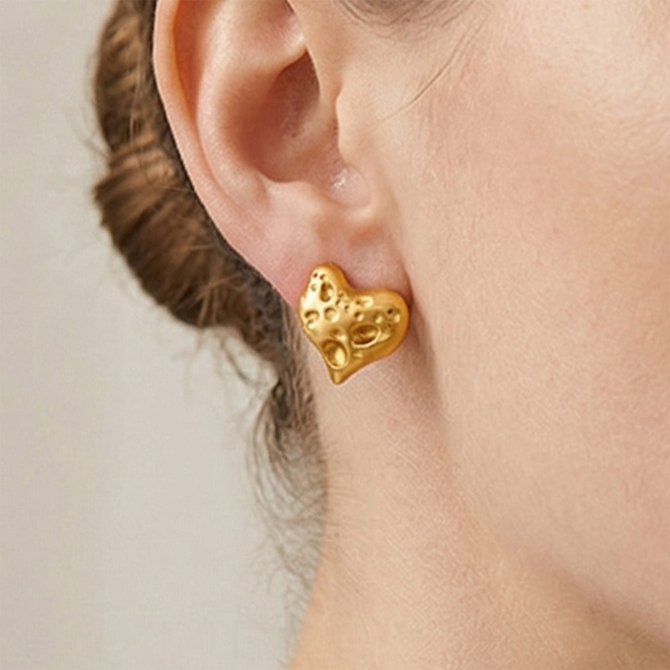 316L Stainless Steel 18K Gold Plated Hammered Heart Stud Earrings - Image 9