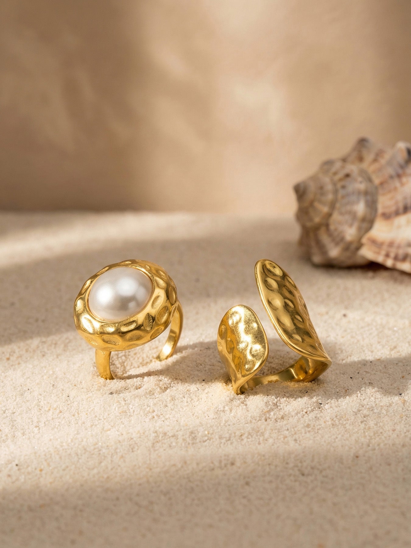 316L Stainless Steel 18K Gold Plated Hammered Shell Pearl Open Ring -  Sensitive Skin Friendly - Detail 1