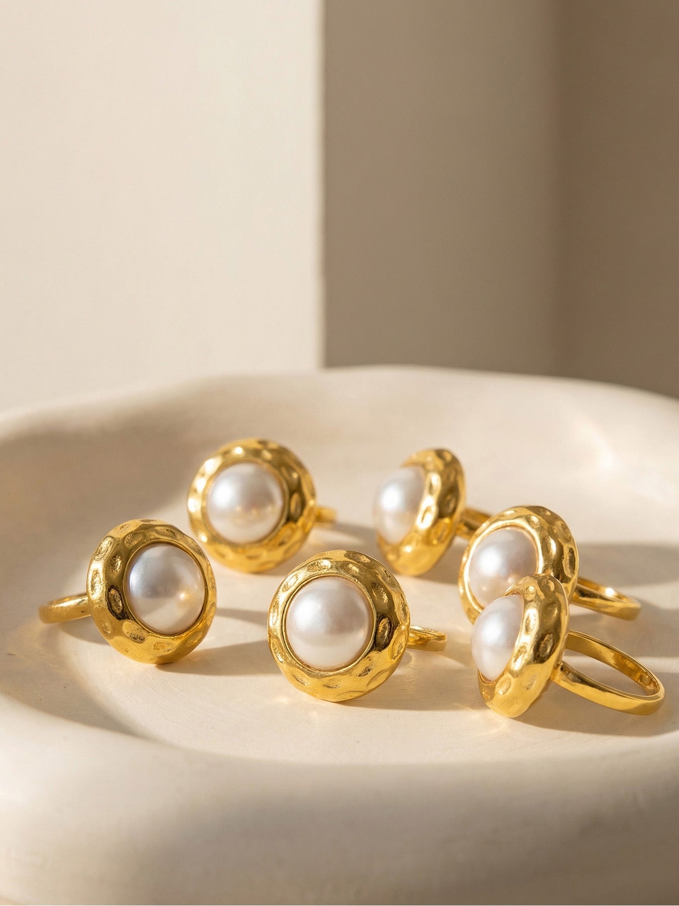 316L Stainless Steel 18K Gold Plated Hammered Shell Pearl Open Ring -  Sensitive Skin Friendly - Detail 12