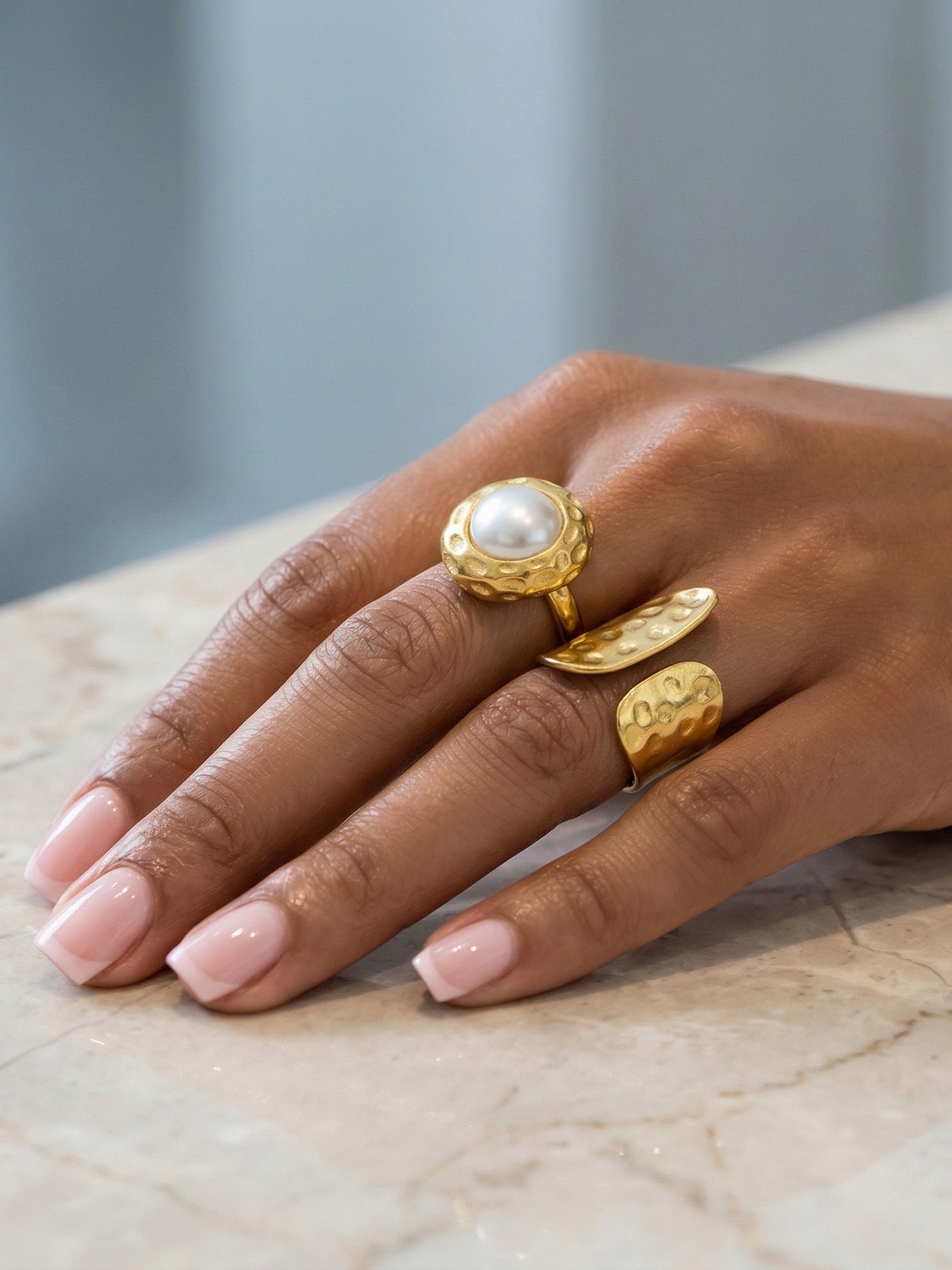 316L Stainless Steel 18K Gold Plated Hammered Shell Pearl Open Ring -  Sensitive Skin Friendly - Detail 3
