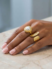 316L Stainless Steel 18K Gold Plated Hammered Shell Pearl Open Ring -  Sensitive Skin Friendly - Detail 3