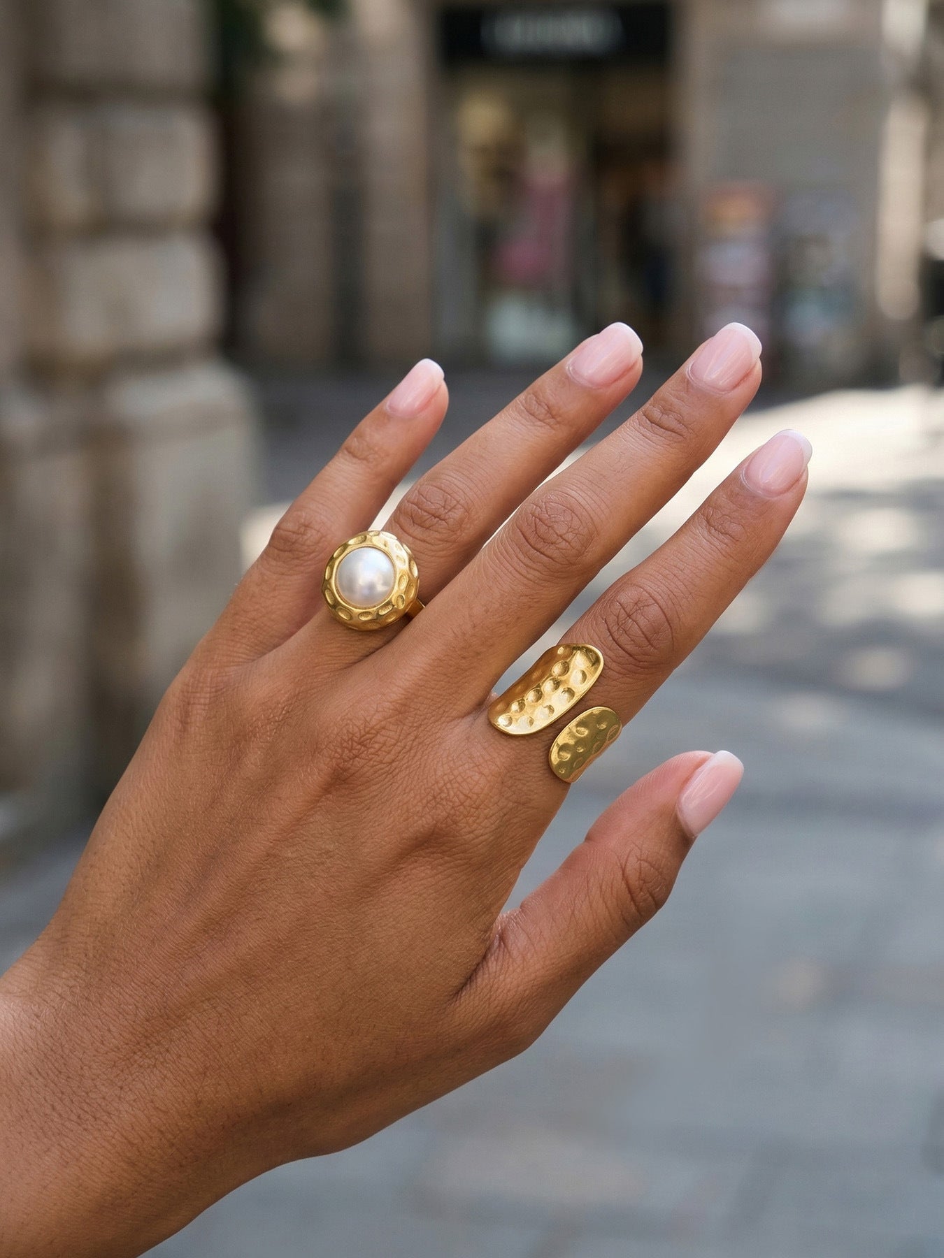 316L Stainless Steel 18K Gold Plated Hammered Shell Pearl Open Ring -  Sensitive Skin Friendly - Detail 5