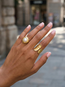 316L Stainless Steel 18K Gold Plated Hammered Shell Pearl Open Ring -  Sensitive Skin Friendly - Detail 5