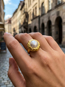 316L Stainless Steel 18K Gold Plated Hammered Shell Pearl Open Ring -  Sensitive Skin Friendly - Detail 8