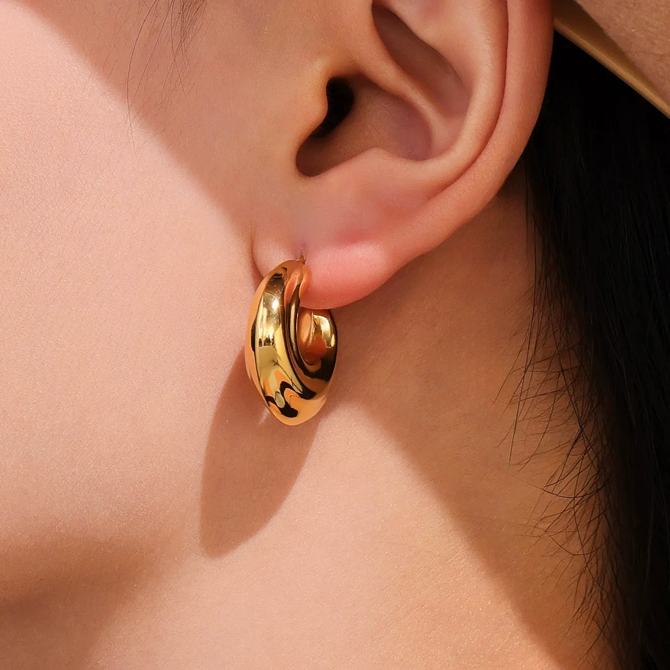 316L Stainless Steel 18K Gold Plated Hollow C-Hoop Earrings - Image 3