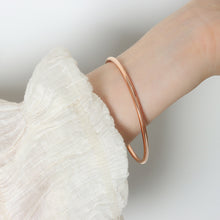 316L stainless steel 18K Gold Plated Minimalist Plain Circle Bangle Bracelet side detail view for wholesale bracelet buyers