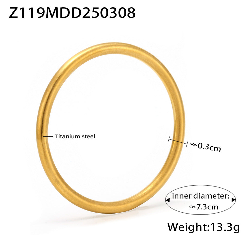 316L stainless steel 18K Gold Plated Minimalist Plain Circle Bangle Bracelet close-up detail view for wholesale bracelet buyers