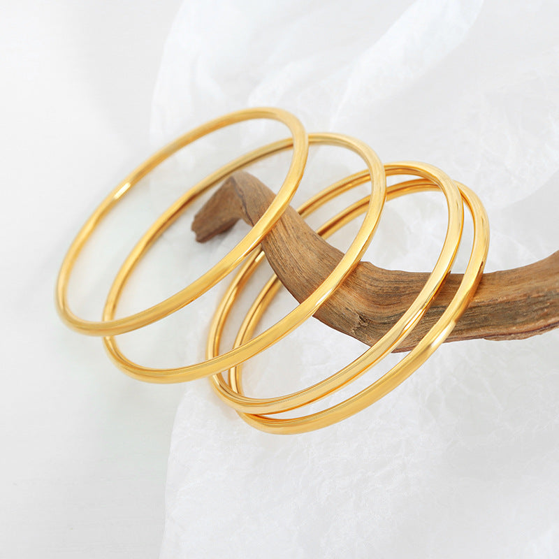 316L stainless steel 18K Gold Plated Minimalist Plain Circle Bangle Bracelet modeled styling view for wholesale bracelet buyers