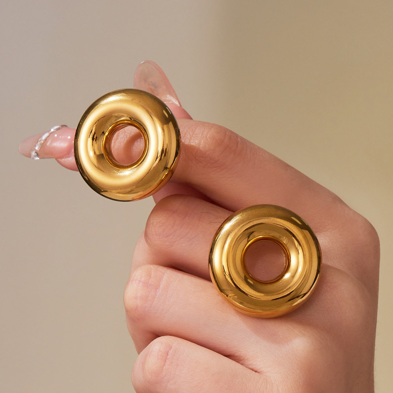 316L Stainless Steel 18K Gold Plated Polished Hollow Circle Open Ring - Image 2