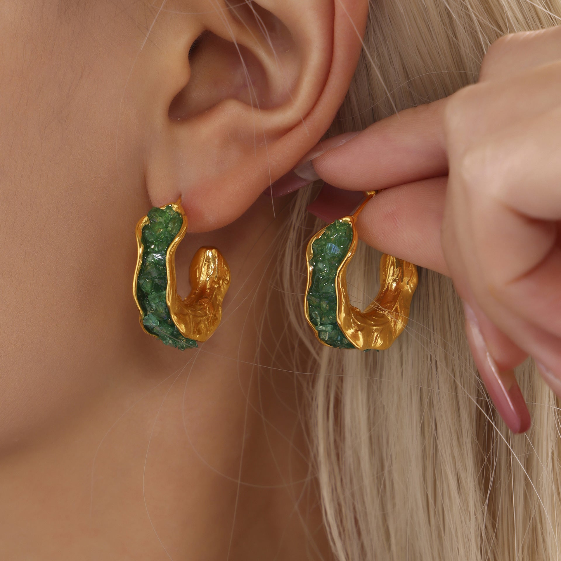 316L Stainless Steel 18K Gold Plated Sparkling Crystal C-Hoop Earrings - Image 7