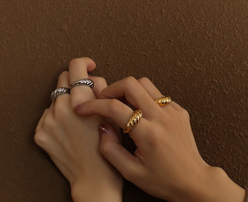 316L stainless steel 18K Gold Plated Vintage Thick Ribbed Ring close-up detail view for wholesale ring buyers