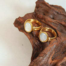 316L Stainless Steel 18K Gold Plated Vintage White Mother-of-Pearl Ring - Image 2