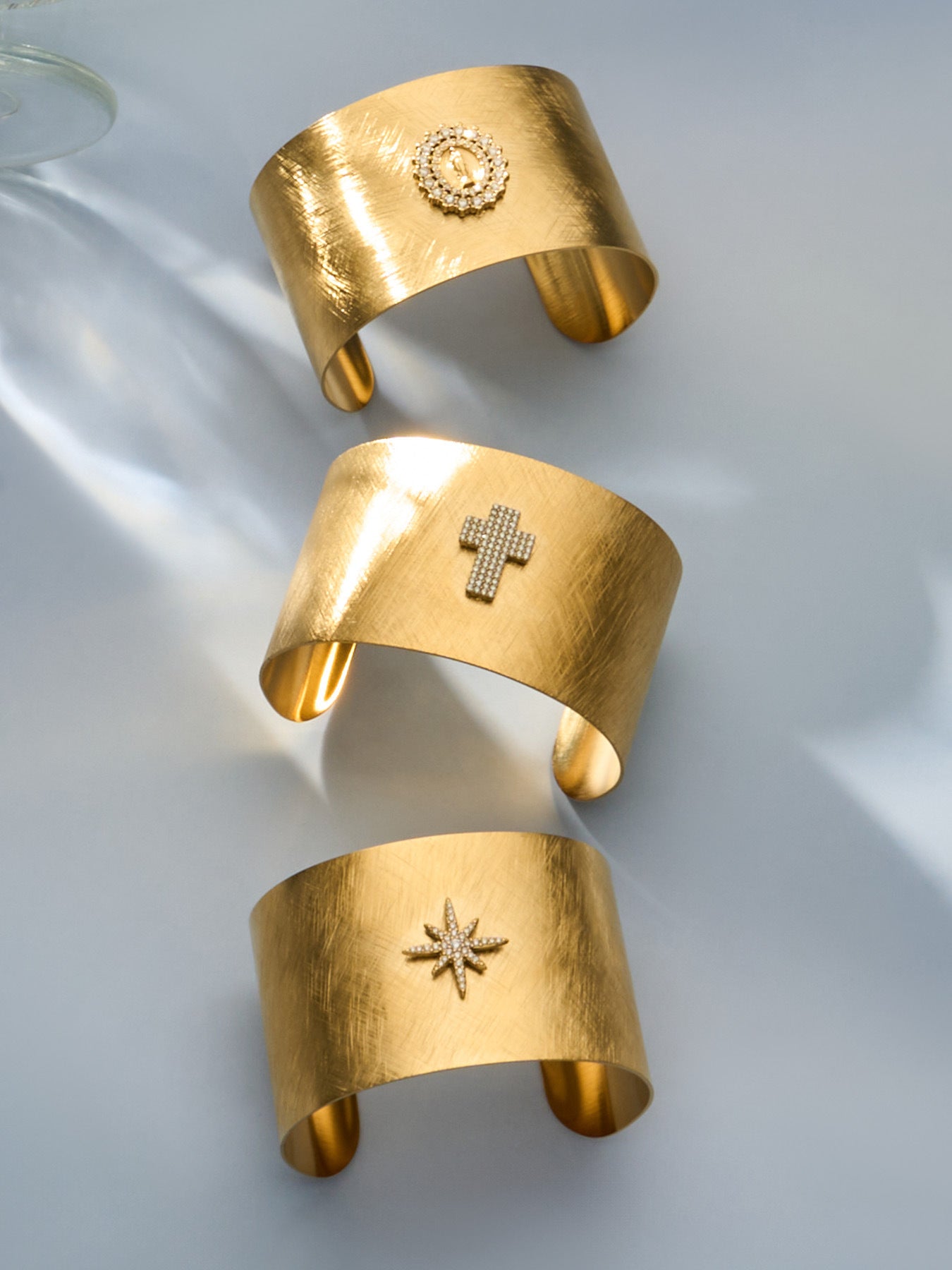 316L Stainless Steel 18K Gold PVD 5A Zircon Cross Open Bangle Bracelet - 5A Zircon, Cross Design, Open Bangle, 18K Gold Plated Wholesale Stainless Steel Jewelry - Sensitive Skin Friendly - Detail 7